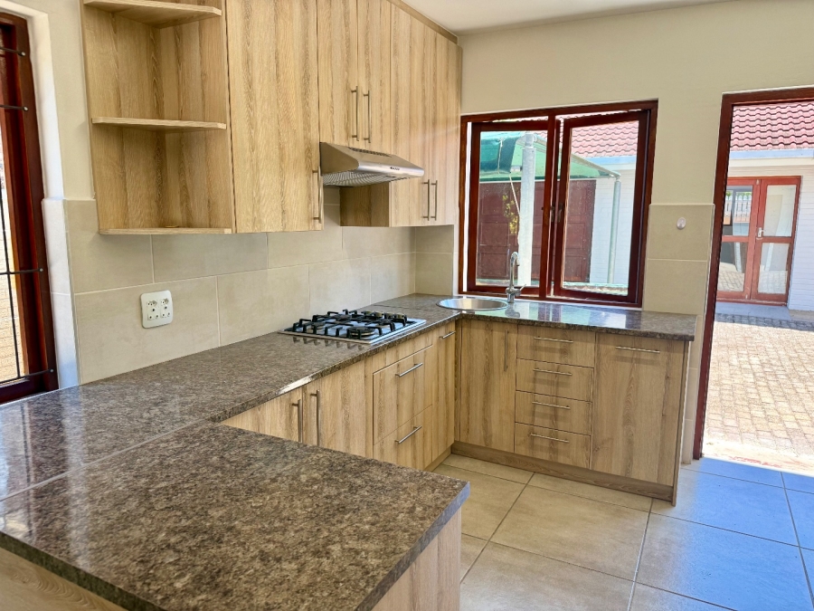 6 Bedroom Property for Sale in Leisure Isle Western Cape